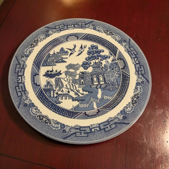 JOHNSON BROTHERS Blue And White WILLOW DINNER PLATES EUC 10.5" Dia. Newer - Picture 8 of 10